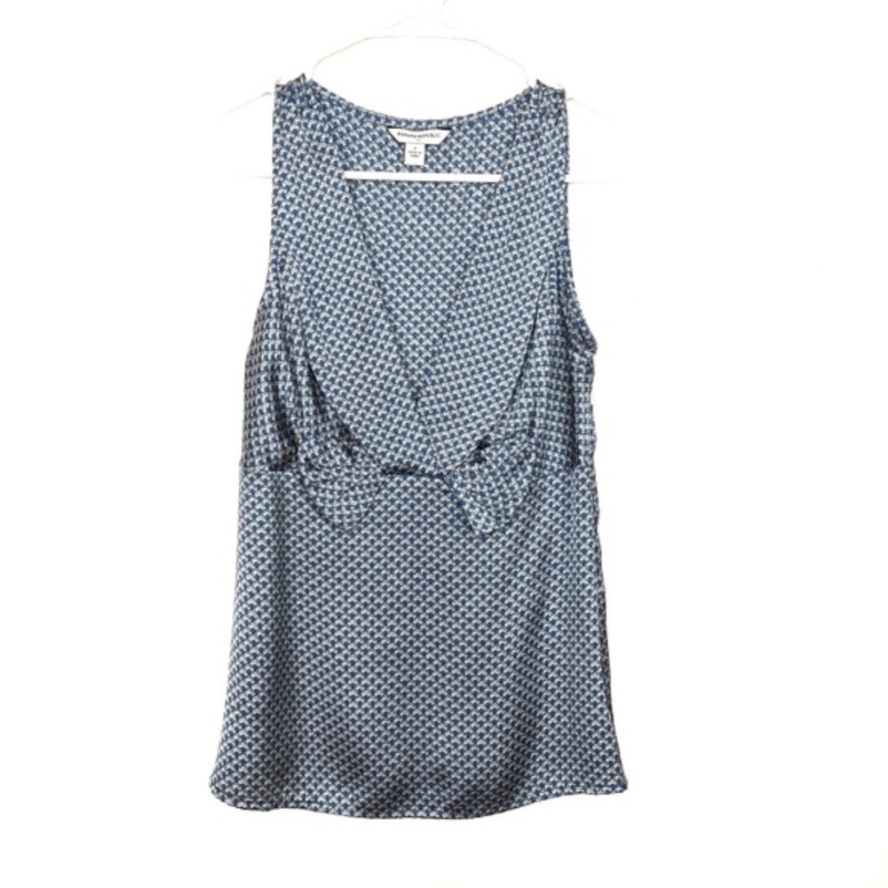 🌻 Banana Republic Satin Bow Front Top